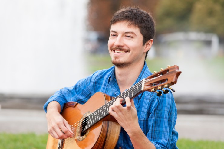 Portrait-mit-Gitarre_von-Antonia-Richter_4